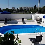 Nyaraló House In With Balcony, Air Conditioning, W-lan, Washing Machine *