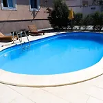 House In With Balcony, Air Conditioning, W-lan, Washing Machine Nyaraló