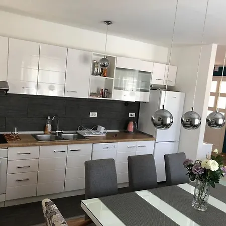 House In With Balcony, Air Conditioning, W-lan, Washing Machine * Zadar