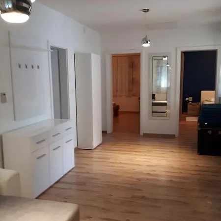 House In With Balcony, Air Conditioning, W-lan, Washing Machine Ferienhaus *