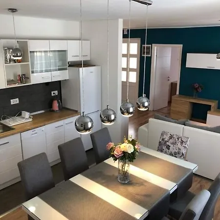 House In With Balcony, Air Conditioning, W-lan, Washing Machine Ferienhaus *
