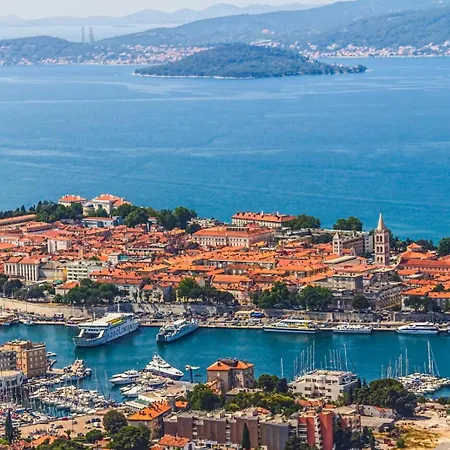 Prázdninový dům House In With Balcony, Air Conditioning, W-lan, Washing Machine *