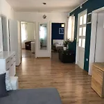 House In With Balcony, Air Conditioning, W-lan, Washing Machine Zara