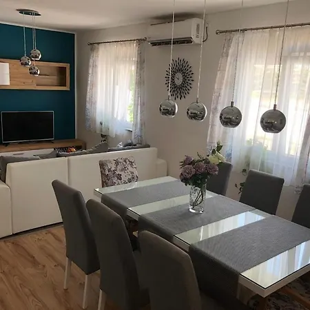 House In With Balcony, Air Conditioning, W-lan, Washing Machine Dom wakacyjny Zadar