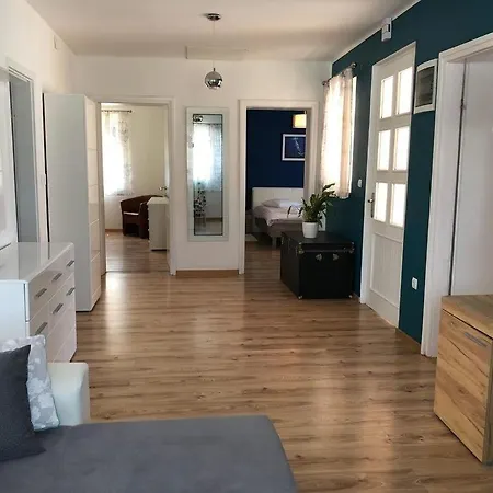 House In With Balcony, Air Conditioning, W-lan, Washing Machine Zadar