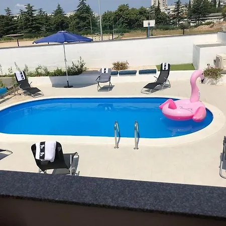 House In With Balcony, Air Conditioning, W-lan, Washing Machine Semesterbostad Zadar