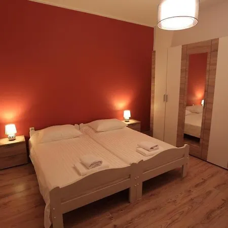 House In With Balcony, Air Conditioning, W-lan, Washing Machine Semesterbostad Zadar