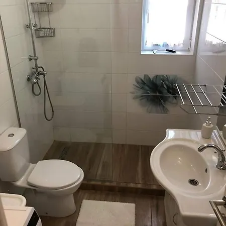 House In With Balcony, Air Conditioning, W-lan, Washing Machine Holiday home Zadar