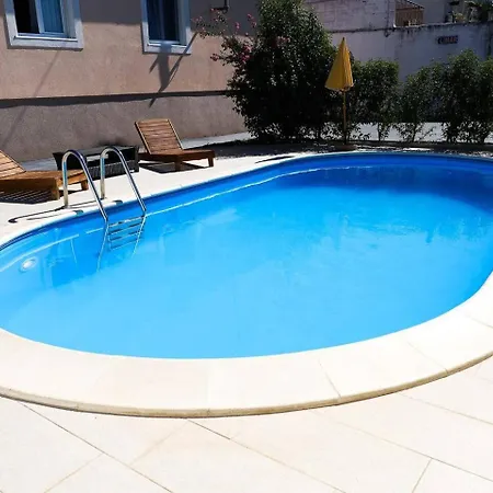 House In With Balcony, Air Conditioning, W-lan, Washing Machine Semesterbostad