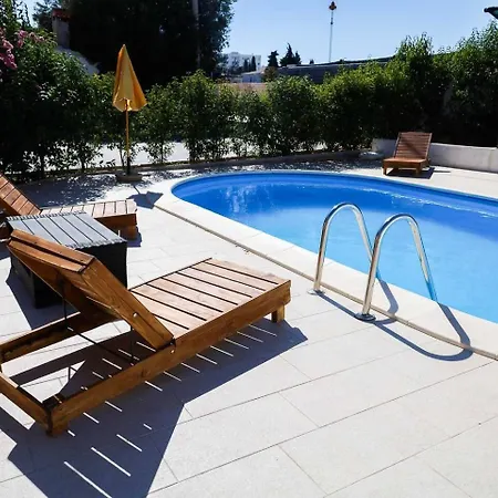 House In With Balcony, Air Conditioning, W-lan, Washing Machine Сasa de vacaciones *