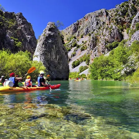 Dom wakacyjny House In With Balcony, Air Conditioning, W-lan, Washing Machine *