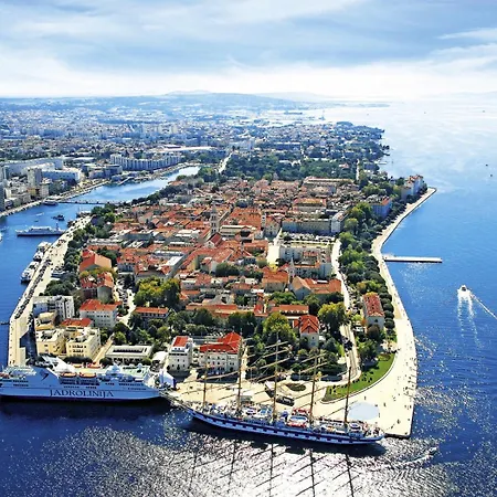 House In With Balcony, Air Conditioning, W-lan, Washing Machine * Zadar