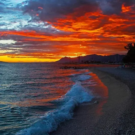 House In With Balcony, Air Conditioning, W-lan, Washing Machine Dom wakacyjny Zadar